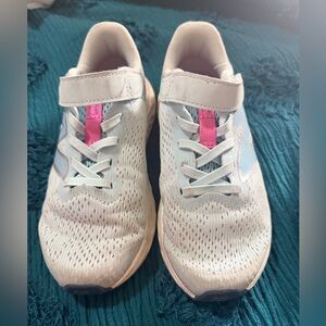 New Balance Lightweight Athletic Sneakers in Light Blue and Pink
